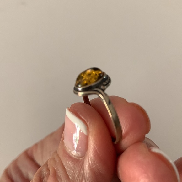 Green Amber Sterling Silver Ring - Picture 5 of 6
